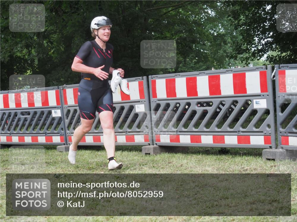 21.06.2025 - 27. Vierlanden-Triathlon KatJ http://msf.ph/oto/8052959 15.06.2025 12:13:03 Ziel 252 meine-sportfotos.de