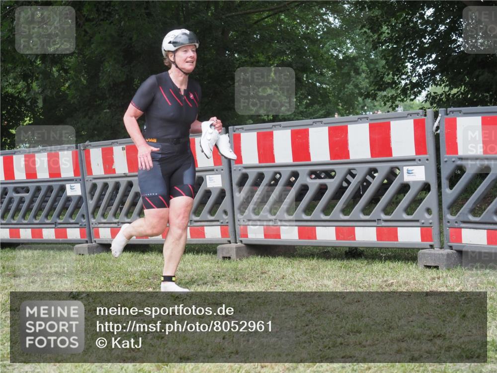21.06.2025 - 27. Vierlanden-Triathlon KatJ http://msf.ph/oto/8052961 15.06.2025 12:13:03 Ziel 252 meine-sportfotos.de