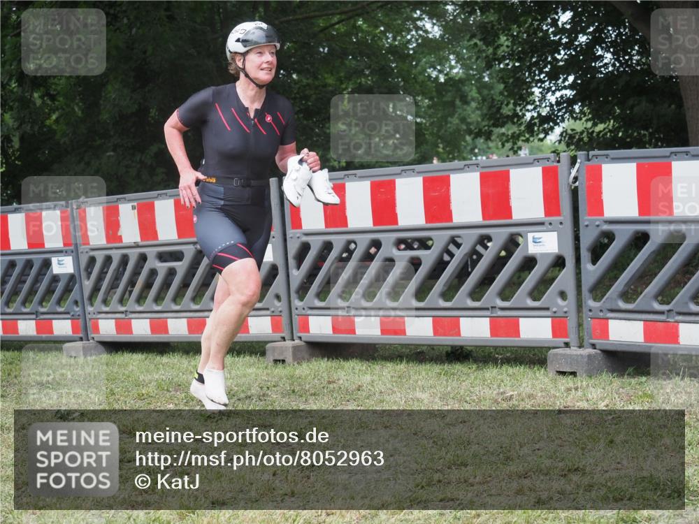 21.06.2025 - 27. Vierlanden-Triathlon KatJ http://msf.ph/oto/8052963 15.06.2025 12:13:03 Ziel 252 meine-sportfotos.de