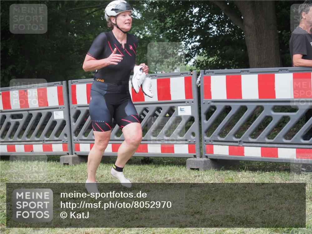 21.06.2025 - 27. Vierlanden-Triathlon KatJ http://msf.ph/oto/8052970 15.06.2025 12:13:03 Ziel 252 meine-sportfotos.de