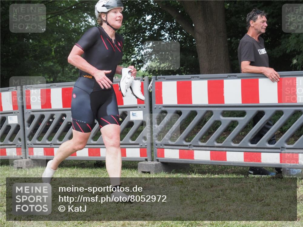 21.06.2025 - 27. Vierlanden-Triathlon KatJ http://msf.ph/oto/8052972 15.06.2025 12:13:03 Ziel 252 meine-sportfotos.de