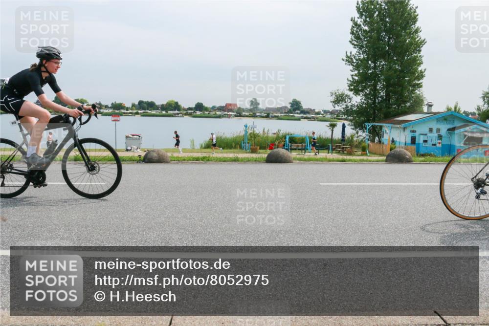 15.06.2025 - 27. Vierlanden-Triathlon H.Heesch http://msf.ph/oto/8052975 15.06.2025 11:02:51 Radfahren 493, 510, 519, 532, 594, 628, 634, 639, 725 meine-sportfotos.de