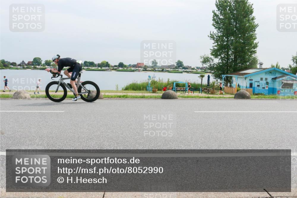 15.06.2025 - 27. Vierlanden-Triathlon H.Heesch http://msf.ph/oto/8052990 15.06.2025 11:03:00 Radfahren 49, 626, 712, 736 meine-sportfotos.de