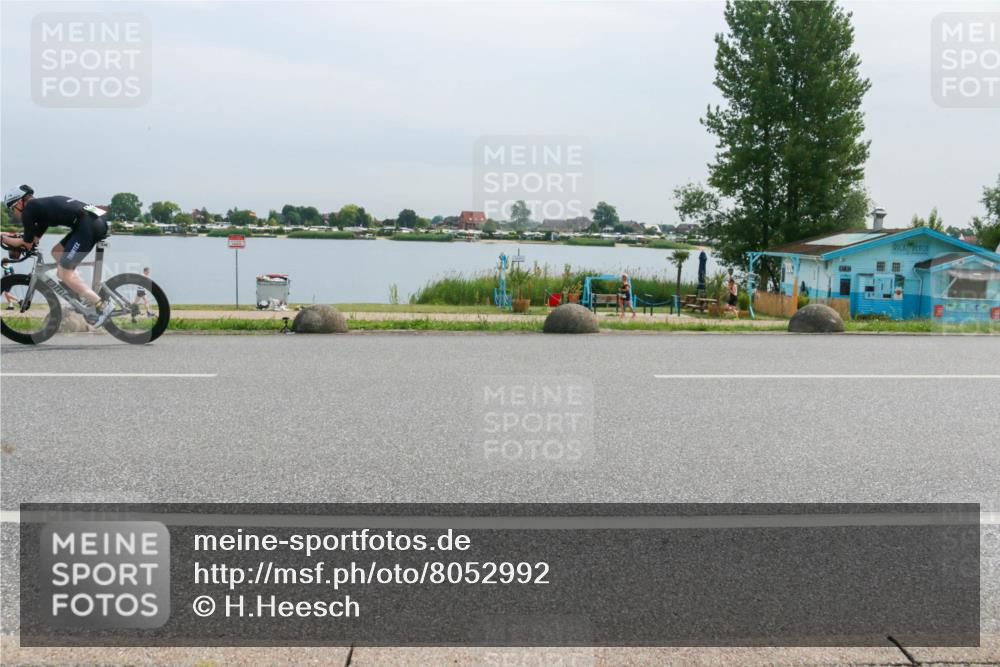 15.06.2025 - 27. Vierlanden-Triathlon H.Heesch http://msf.ph/oto/8052992 15.06.2025 11:03:01 Radfahren 49, 626, 712, 736 meine-sportfotos.de