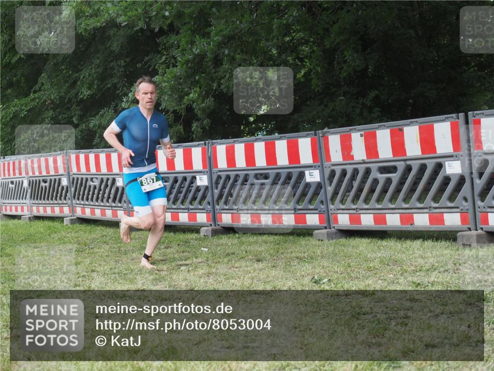 21.06.2025 - 27. Vierlanden-Triathlon KatJ http://msf.ph/oto/8053004 15.06.2025 12:13:17 Ziel 251, 867, 869 meine-sportfotos.de