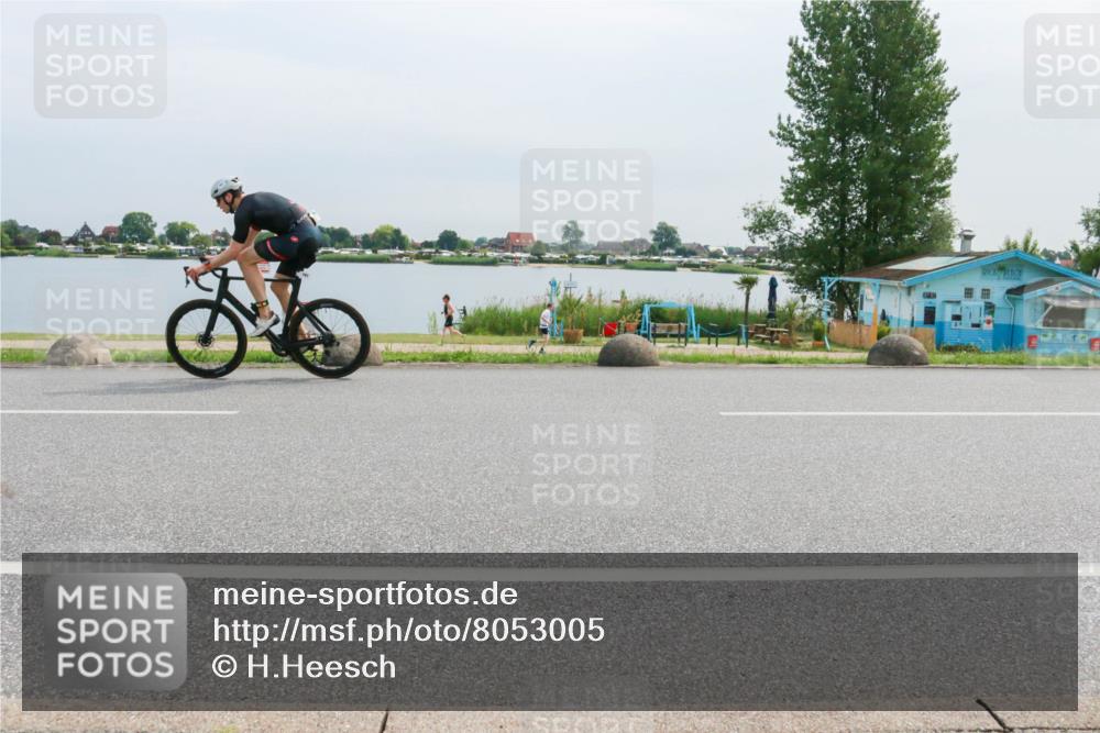 15.06.2025 - 27. Vierlanden-Triathlon H.Heesch http://msf.ph/oto/8053005 15.06.2025 11:03:05 Radfahren 49, 604, 626, 712, 736, 761 meine-sportfotos.de