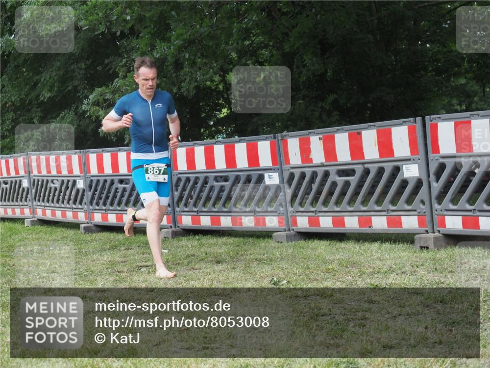 21.06.2025 - 27. Vierlanden-Triathlon KatJ http://msf.ph/oto/8053008 15.06.2025 12:13:17 Ziel 251, 867, 869 meine-sportfotos.de