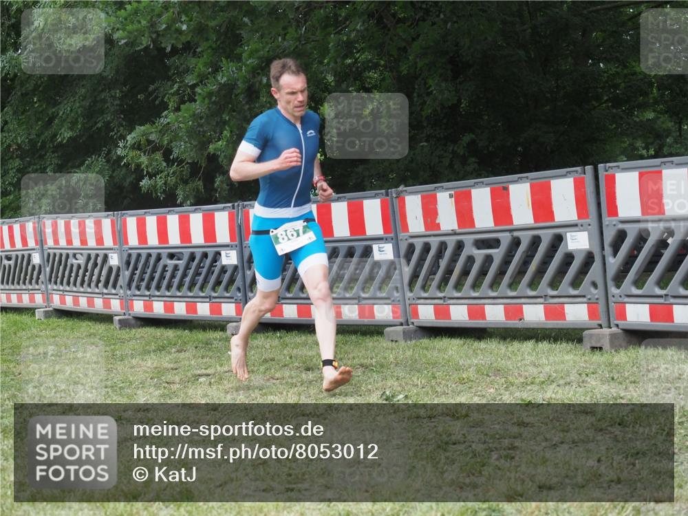 21.06.2025 - 27. Vierlanden-Triathlon KatJ http://msf.ph/oto/8053012 15.06.2025 12:13:17 Ziel 251, 867, 869 meine-sportfotos.de