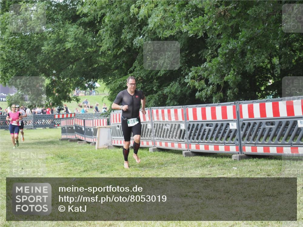 21.06.2025 - 27. Vierlanden-Triathlon KatJ http://msf.ph/oto/8053019 15.06.2025 12:13:20 Ziel 251, 869 meine-sportfotos.de