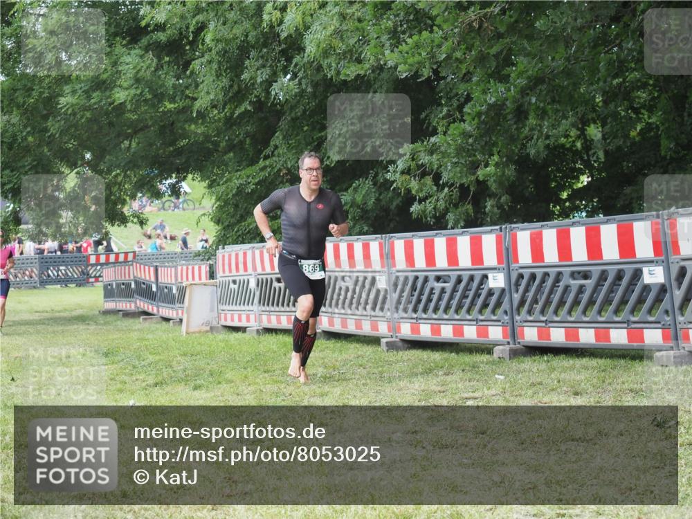 21.06.2025 - 27. Vierlanden-Triathlon KatJ http://msf.ph/oto/8053025 15.06.2025 12:13:20 Ziel 251, 869 meine-sportfotos.de