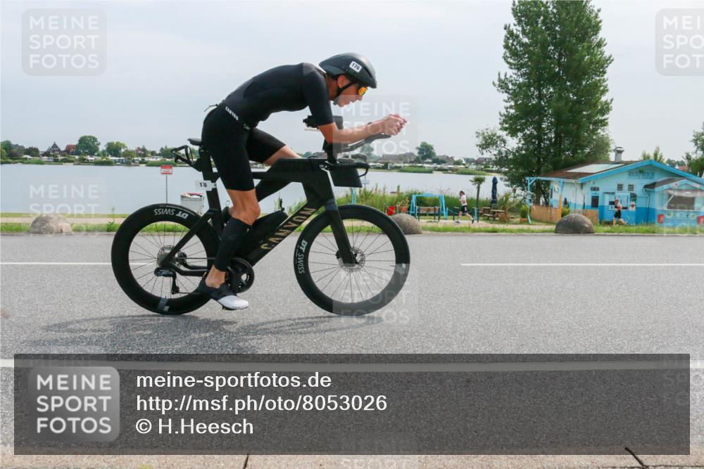 15.06.2025 - 27. Vierlanden-Triathlon H.Heesch http://msf.ph/oto/8053026 15.06.2025 11:03:12 Radfahren 138, 176, 677, 764 meine-sportfotos.de