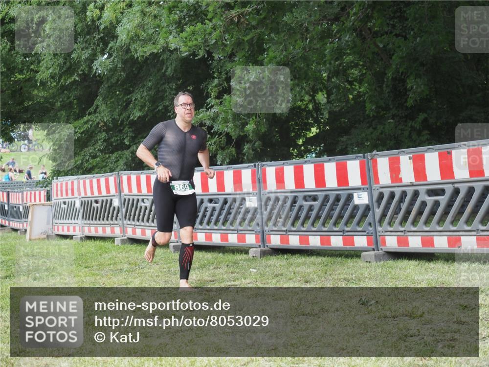 21.06.2025 - 27. Vierlanden-Triathlon KatJ http://msf.ph/oto/8053029 15.06.2025 12:13:21 Ziel 251, 869 meine-sportfotos.de