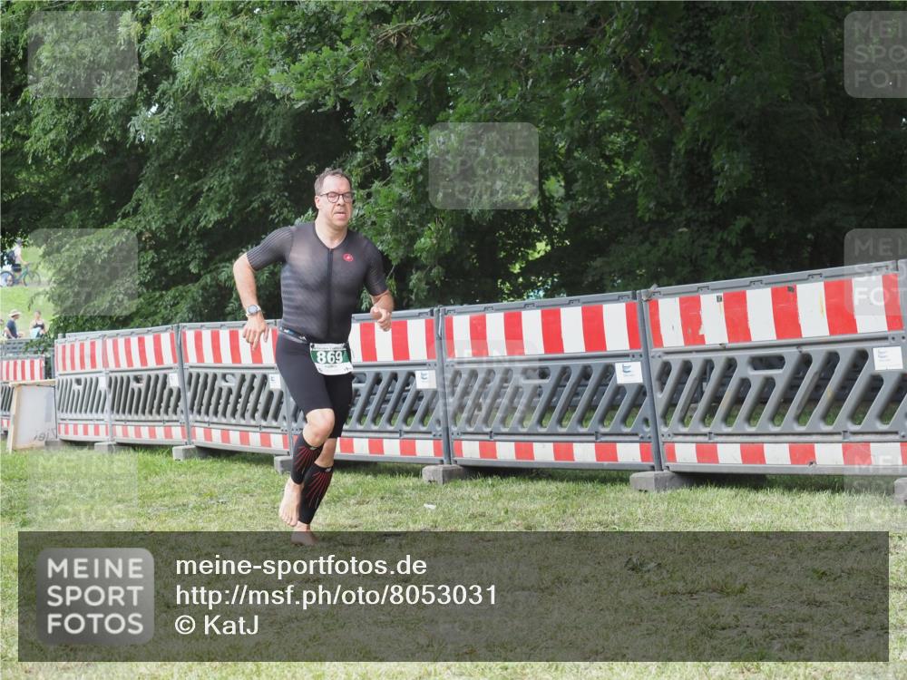 21.06.2025 - 27. Vierlanden-Triathlon KatJ http://msf.ph/oto/8053031 15.06.2025 12:13:21 Ziel 251, 869 meine-sportfotos.de
