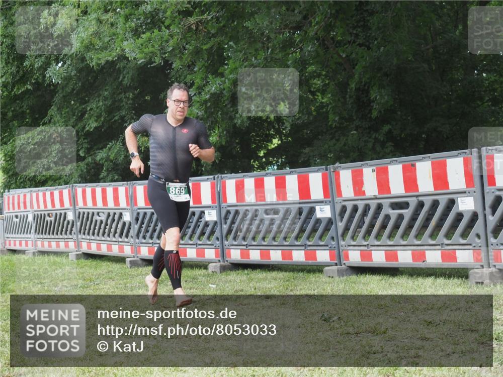 21.06.2025 - 27. Vierlanden-Triathlon KatJ http://msf.ph/oto/8053033 15.06.2025 12:13:21 Ziel 251, 869 meine-sportfotos.de