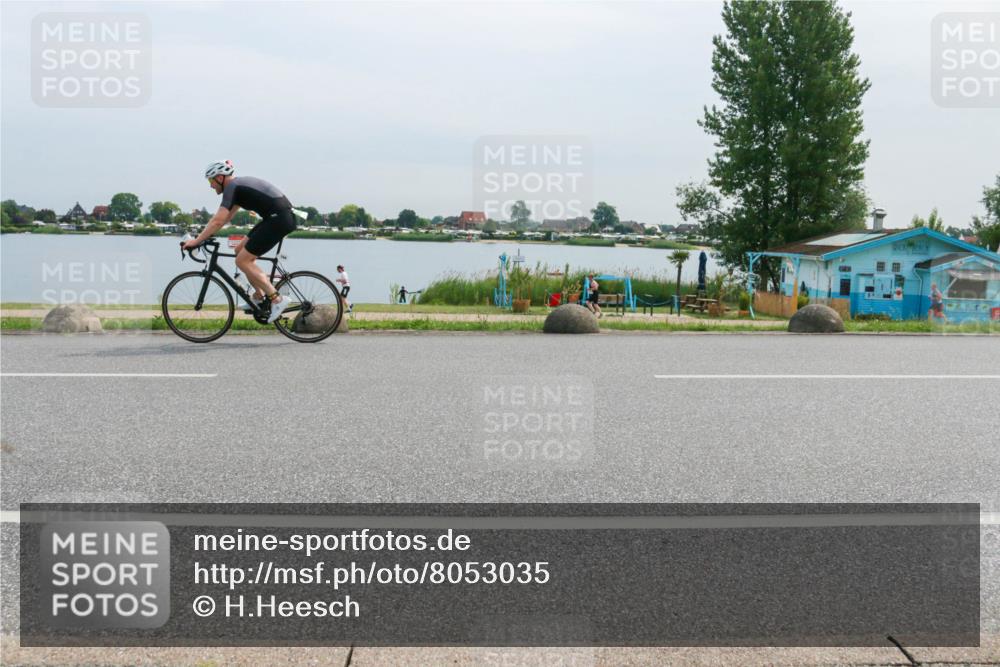 15.06.2025 - 27. Vierlanden-Triathlon H.Heesch http://msf.ph/oto/8053035 15.06.2025 11:03:17 Radfahren 138, 661, 677, 744 meine-sportfotos.de