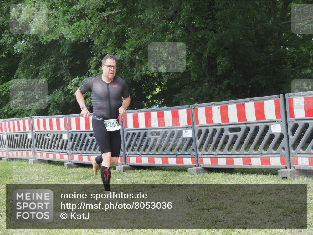 21.06.2025 - 27. Vierlanden-Triathlon KatJ http://msf.ph/oto/8053036 15.06.2025 12:13:21 Ziel 251, 869 meine-sportfotos.de