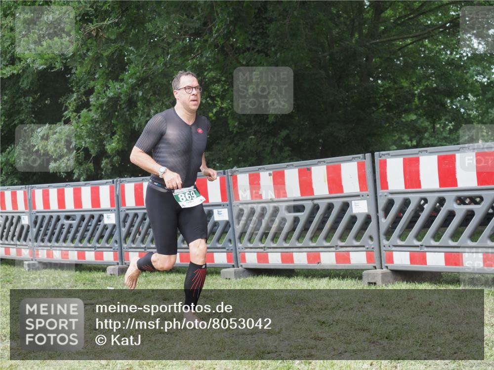 21.06.2025 - 27. Vierlanden-Triathlon KatJ http://msf.ph/oto/8053042 15.06.2025 12:13:21 Ziel 251, 869 meine-sportfotos.de