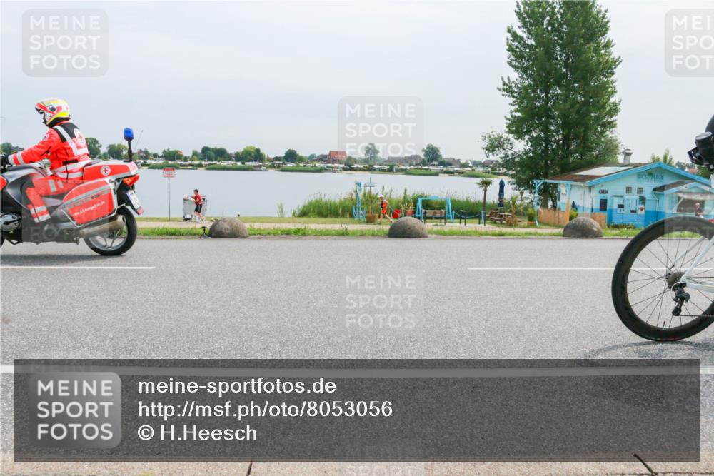 15.06.2025 - 27. Vierlanden-Triathlon H.Heesch http://msf.ph/oto/8053056 15.06.2025 11:03:37 Radfahren 159, 210, 715 meine-sportfotos.de