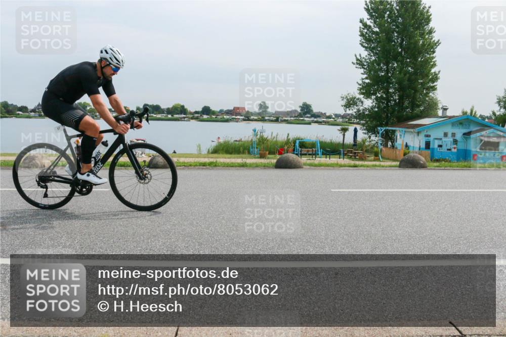 15.06.2025 - 27. Vierlanden-Triathlon H.Heesch http://msf.ph/oto/8053062 15.06.2025 11:03:51 Radfahren 51, 536 meine-sportfotos.de