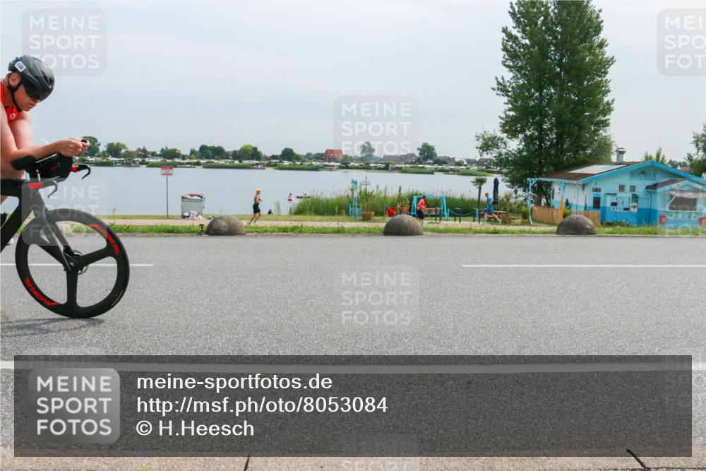 15.06.2025 - 27. Vierlanden-Triathlon H.Heesch http://msf.ph/oto/8053084 15.06.2025 11:04:01 Radfahren 75, 108, 165, 575, 656, 740 meine-sportfotos.de