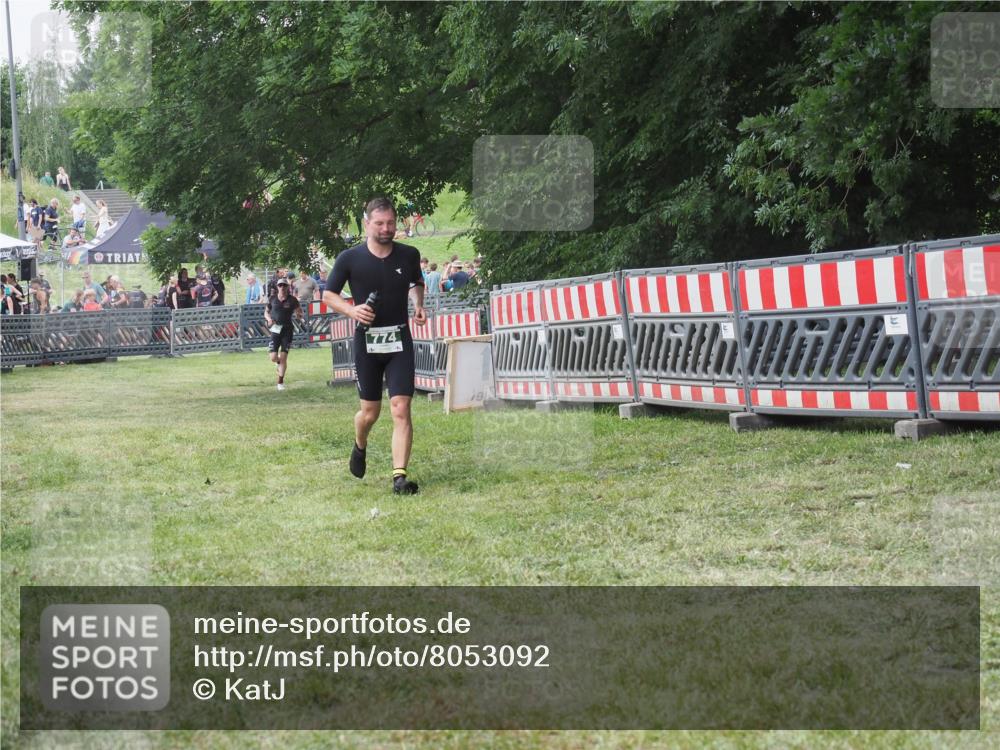 21.06.2025 - 27. Vierlanden-Triathlon KatJ http://msf.ph/oto/8053092 15.06.2025 12:16:17 Ziel 774 meine-sportfotos.de