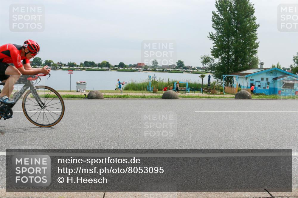 15.06.2025 - 27. Vierlanden-Triathlon H.Heesch http://msf.ph/oto/8053095 15.06.2025 11:04:04 Radfahren 108, 165, 535, 575, 740 meine-sportfotos.de