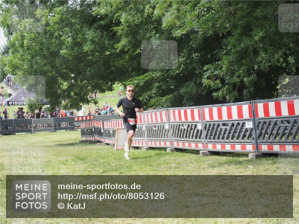 21.06.2025 - 27. Vierlanden-Triathlon KatJ http://msf.ph/oto/8053126 15.06.2025 12:19:20 Ziel 25 meine-sportfotos.de