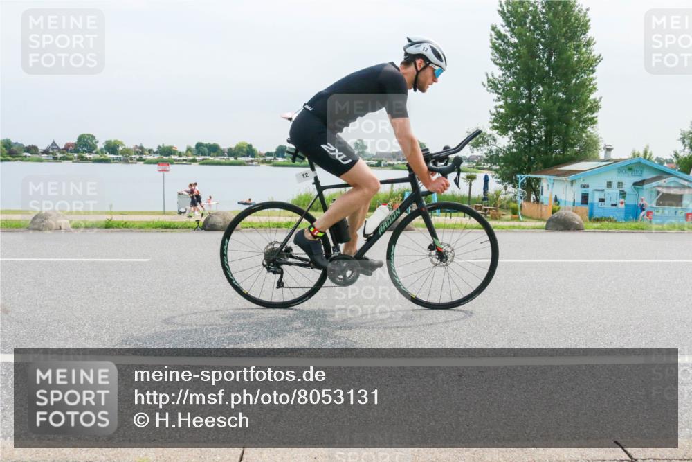 15.06.2025 - 27. Vierlanden-Triathlon H.Heesch http://msf.ph/oto/8053131 15.06.2025 11:04:36 Radfahren 12, 48, 242, 568, 711 meine-sportfotos.de