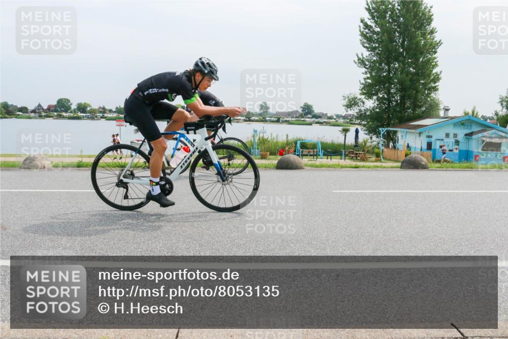 15.06.2025 - 27. Vierlanden-Triathlon H.Heesch http://msf.ph/oto/8053135 15.06.2025 11:04:37 Radfahren 12, 48, 242, 568, 711 meine-sportfotos.de