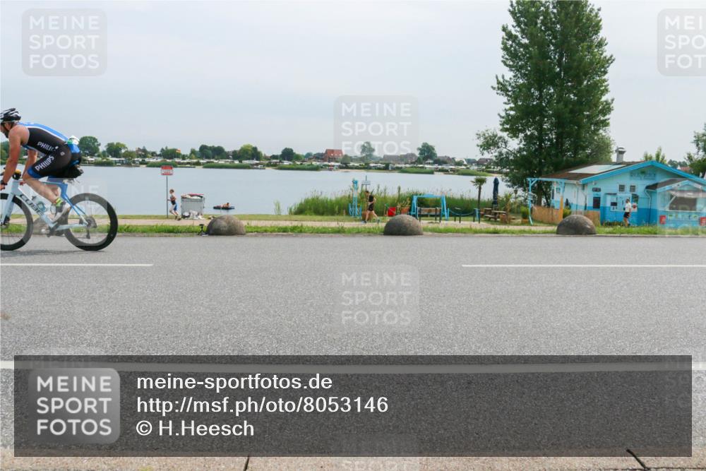 15.06.2025 - 27. Vierlanden-Triathlon H.Heesch http://msf.ph/oto/8053146 15.06.2025 11:04:44 Radfahren 30, 137, 547, 577, 685 meine-sportfotos.de