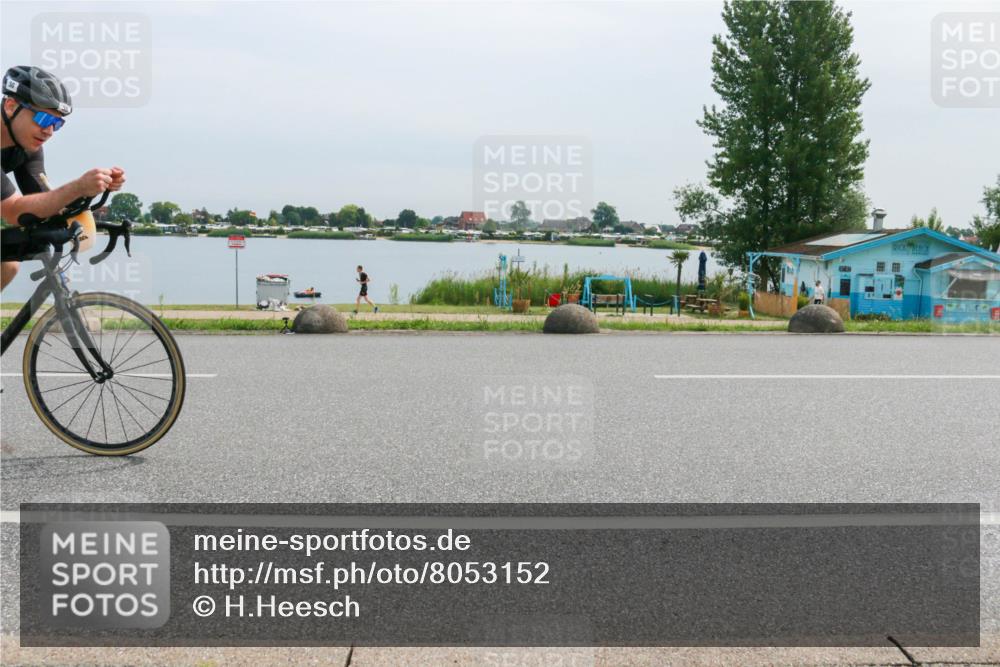 15.06.2025 - 27. Vierlanden-Triathlon H.Heesch http://msf.ph/oto/8053152 15.06.2025 11:04:46 Radfahren 30, 137, 547, 577, 685 meine-sportfotos.de