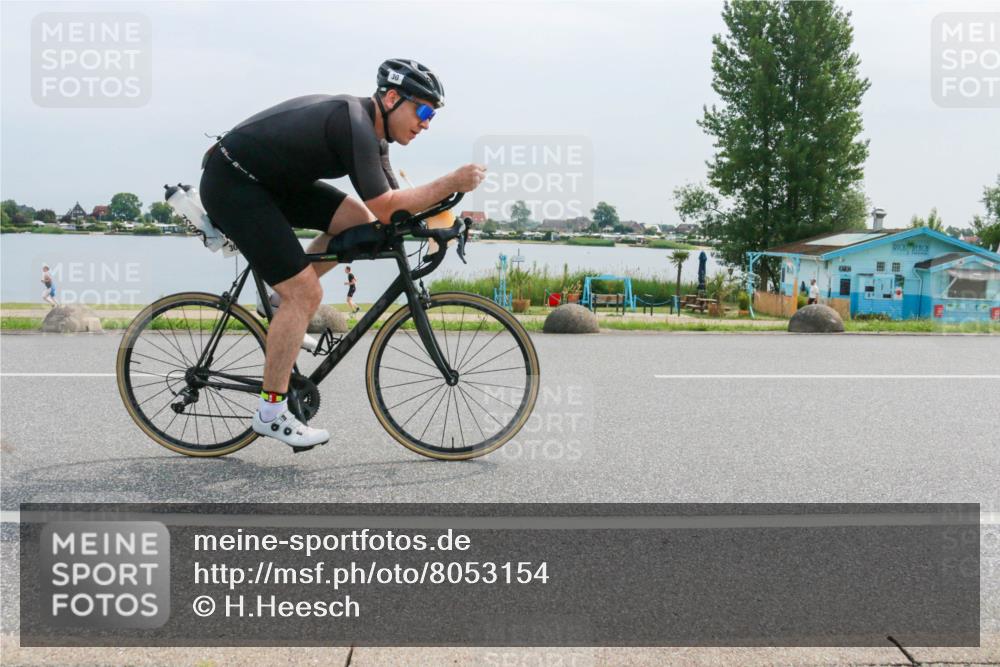 15.06.2025 - 27. Vierlanden-Triathlon H.Heesch http://msf.ph/oto/8053154 15.06.2025 11:04:46 Radfahren 30, 137, 547, 577, 685 meine-sportfotos.de