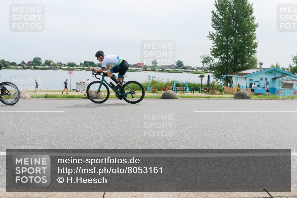 15.06.2025 - 27. Vierlanden-Triathlon H.Heesch http://msf.ph/oto/8053161 15.06.2025 11:04:59 Radfahren 654, 683, 716 meine-sportfotos.de