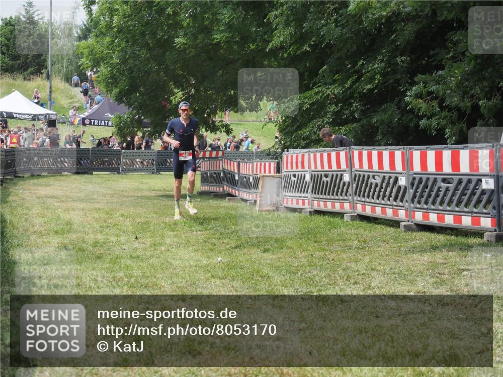 21.06.2025 - 27. Vierlanden-Triathlon KatJ http://msf.ph/oto/8053170 15.06.2025 12:19:34 Ziel 46 meine-sportfotos.de