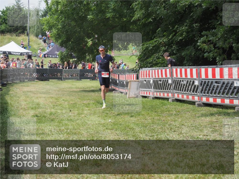21.06.2025 - 27. Vierlanden-Triathlon KatJ http://msf.ph/oto/8053174 15.06.2025 12:19:34 Ziel 46 meine-sportfotos.de