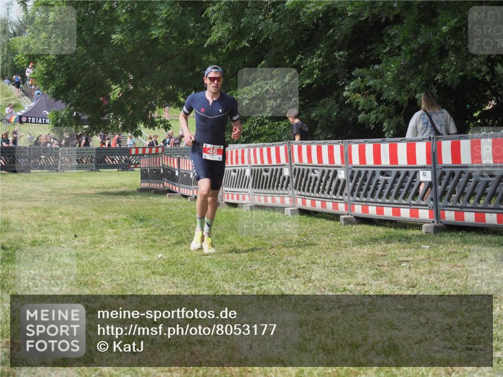 21.06.2025 - 27. Vierlanden-Triathlon KatJ http://msf.ph/oto/8053177 15.06.2025 12:19:36 Ziel 46 meine-sportfotos.de