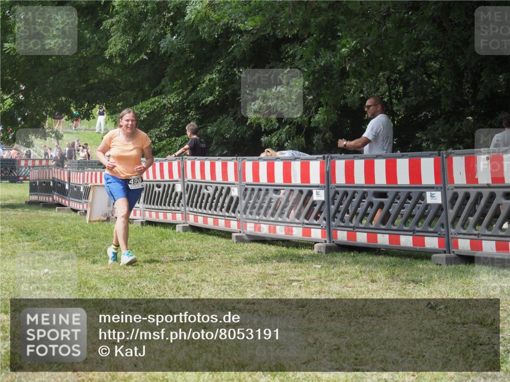 21.06.2025 - 27. Vierlanden-Triathlon KatJ http://msf.ph/oto/8053191 15.06.2025 12:20:04 Ziel 498 meine-sportfotos.de
