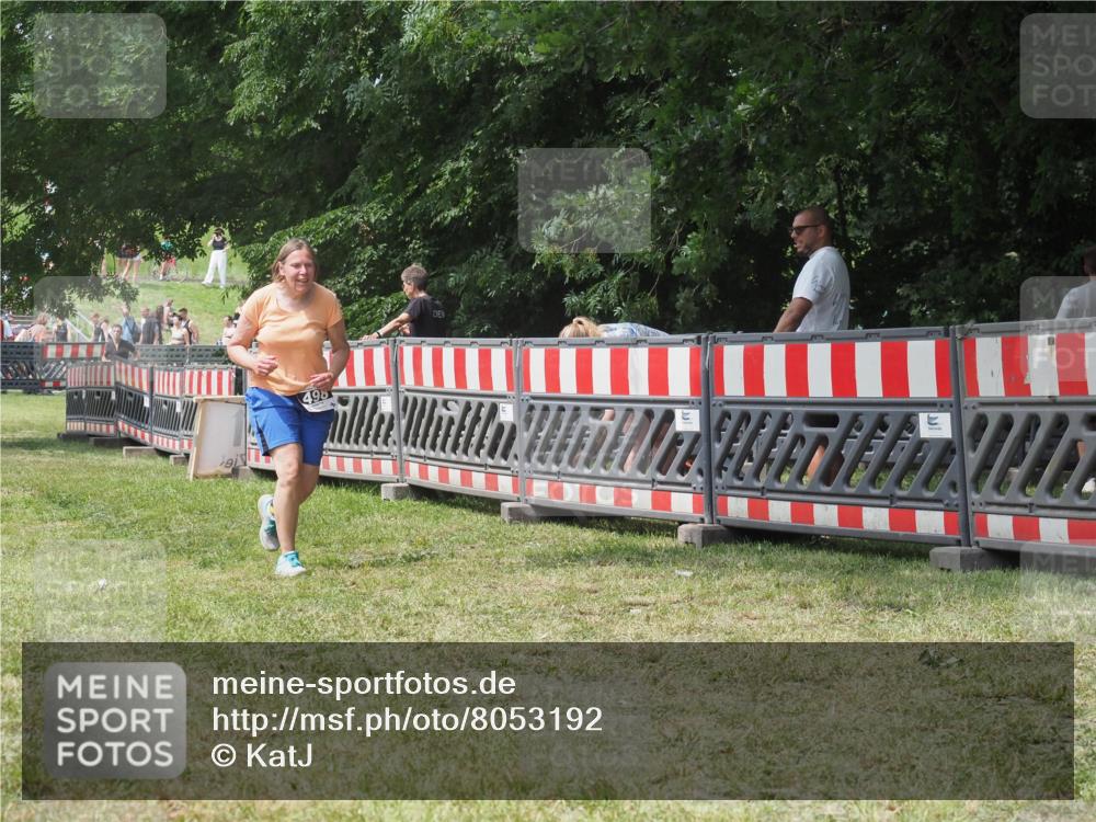 21.06.2025 - 27. Vierlanden-Triathlon KatJ http://msf.ph/oto/8053192 15.06.2025 12:20:05 Ziel 498 meine-sportfotos.de