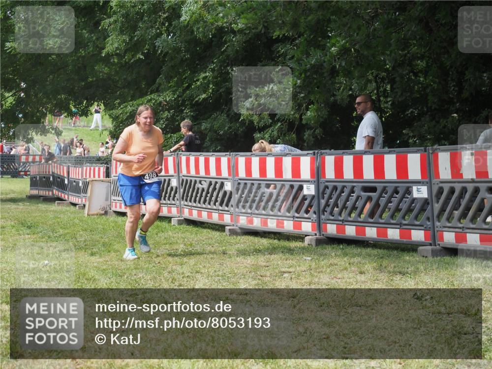 21.06.2025 - 27. Vierlanden-Triathlon KatJ http://msf.ph/oto/8053193 15.06.2025 12:20:05 Ziel 498 meine-sportfotos.de