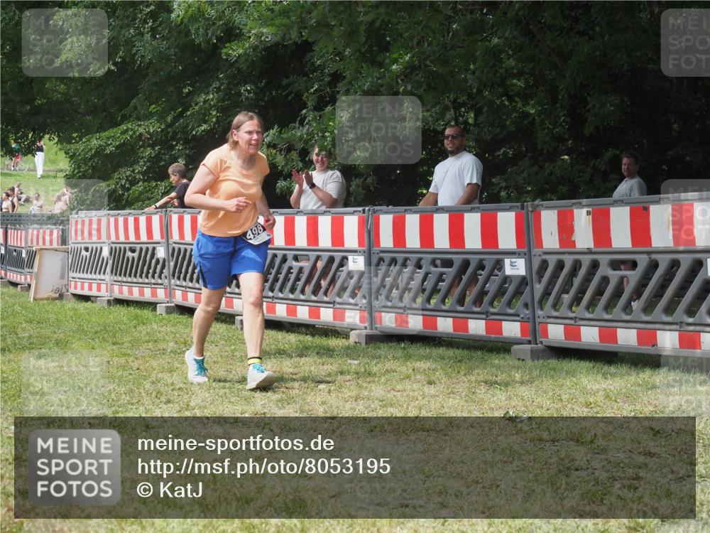 21.06.2025 - 27. Vierlanden-Triathlon KatJ http://msf.ph/oto/8053195 15.06.2025 12:20:06 Ziel 10, 498 meine-sportfotos.de