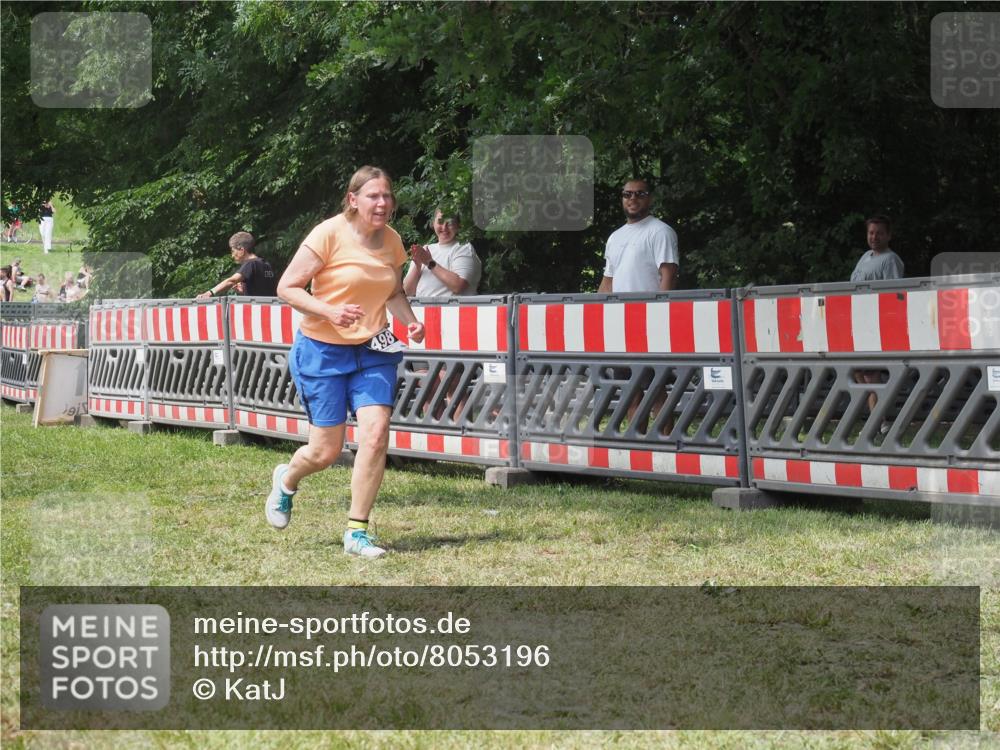 21.06.2025 - 27. Vierlanden-Triathlon KatJ http://msf.ph/oto/8053196 15.06.2025 12:20:06 Ziel 10, 498 meine-sportfotos.de