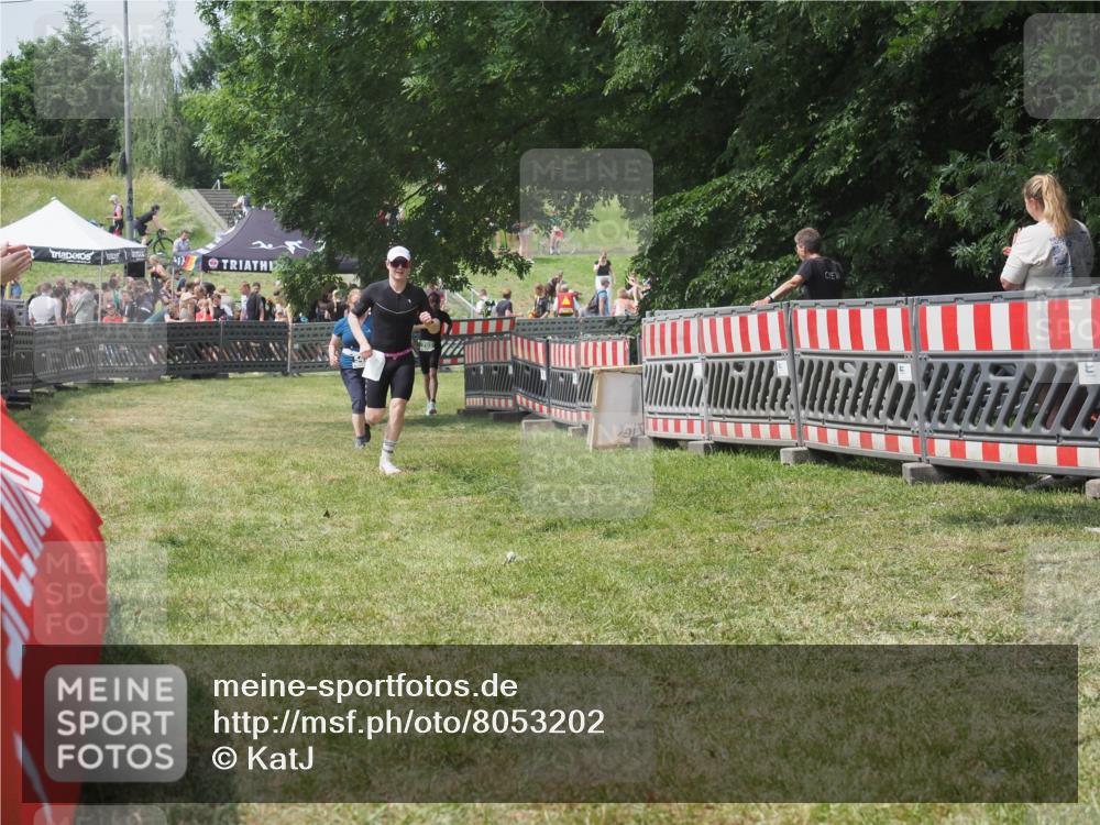 21.06.2025 - 27. Vierlanden-Triathlon KatJ http://msf.ph/oto/8053202 15.06.2025 12:20:14 Ziel 10, 543 meine-sportfotos.de