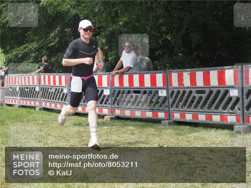 21.06.2025 - 27. Vierlanden-Triathlon KatJ http://msf.ph/oto/8053211 15.06.2025 12:20:16 Ziel 10, 543 meine-sportfotos.de
