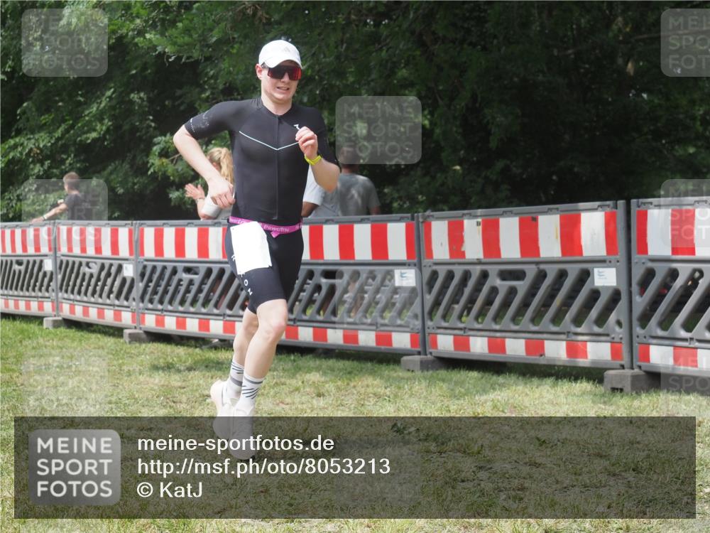 21.06.2025 - 27. Vierlanden-Triathlon KatJ http://msf.ph/oto/8053213 15.06.2025 12:20:17 Ziel 10, 543 meine-sportfotos.de