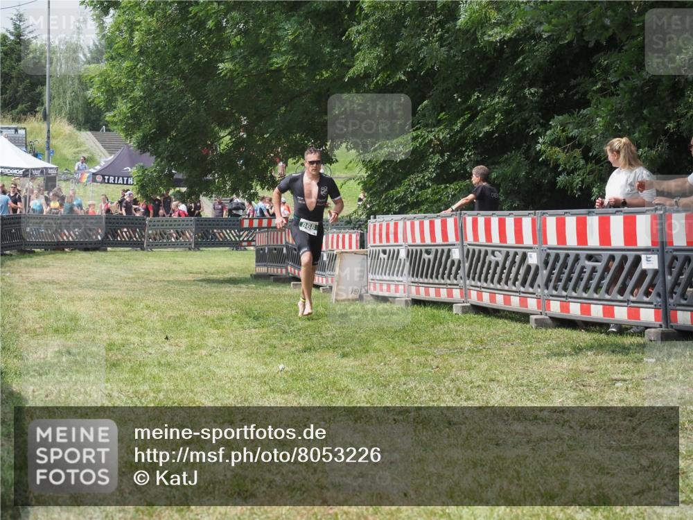 21.06.2025 - 27. Vierlanden-Triathlon KatJ http://msf.ph/oto/8053226 15.06.2025 12:20:51 Ziel 868 meine-sportfotos.de