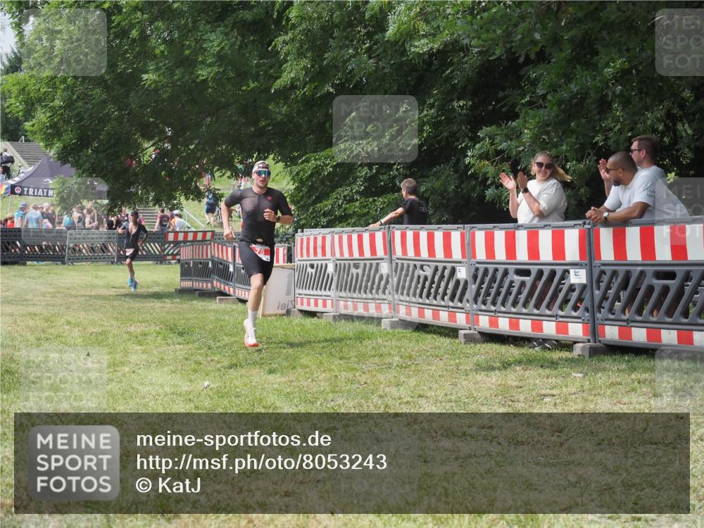 21.06.2025 - 27. Vierlanden-Triathlon KatJ http://msf.ph/oto/8053243 15.06.2025 12:21:03 Ziel 78, 120 meine-sportfotos.de