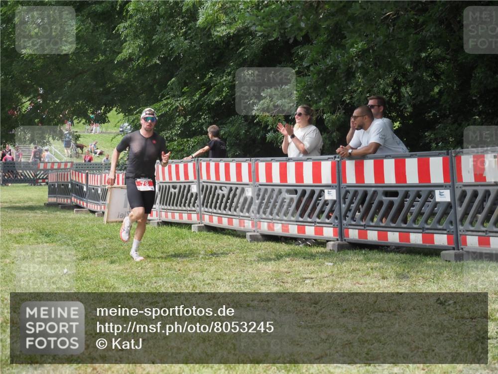 21.06.2025 - 27. Vierlanden-Triathlon KatJ http://msf.ph/oto/8053245 15.06.2025 12:21:03 Ziel 78, 120 meine-sportfotos.de