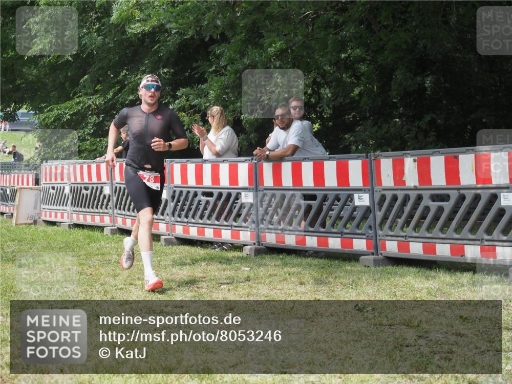 21.06.2025 - 27. Vierlanden-Triathlon KatJ http://msf.ph/oto/8053246 15.06.2025 12:21:04 Ziel 78, 120 meine-sportfotos.de