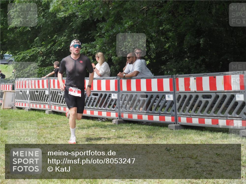 21.06.2025 - 27. Vierlanden-Triathlon KatJ http://msf.ph/oto/8053247 15.06.2025 12:21:04 Ziel 78, 120 meine-sportfotos.de