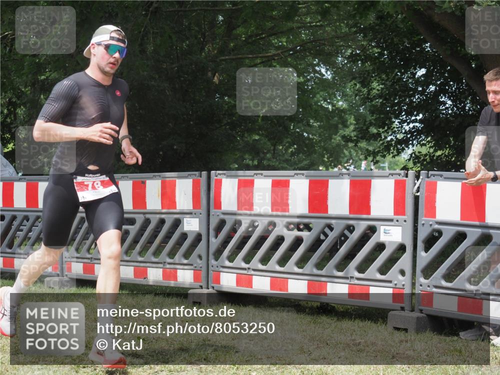 21.06.2025 - 27. Vierlanden-Triathlon KatJ http://msf.ph/oto/8053250 15.06.2025 12:21:05 Ziel 78, 120 meine-sportfotos.de